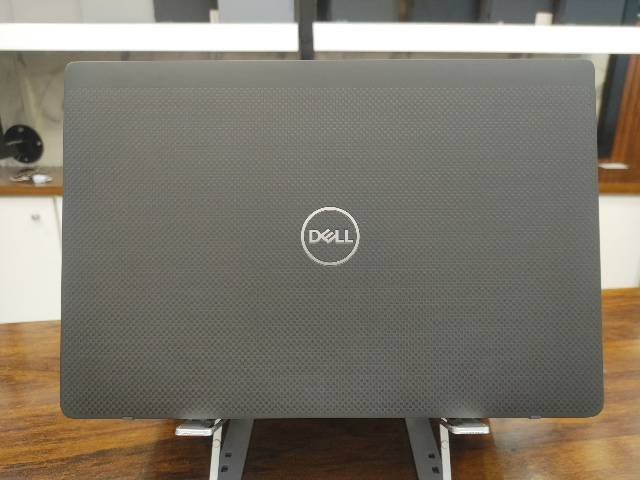 Dell Latitude 7400 – Intel Core i5 8th Gen | 8GB DDR4 Ram | 256GB NVMe SSD | 14" FHD Touch Display | Backlight Keyboard | Carbon + Metal Body Dell Latitude 7400 – Intel Core i5 8th Gen | 8GB DDR4 Ram | 256GB NVMe SSD | 14" FHD Touch Display | Backlight Keyboard | Carbon + Metal Body